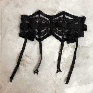 VICTORIA’S SECRET Black Lace Garter Belt NWOT